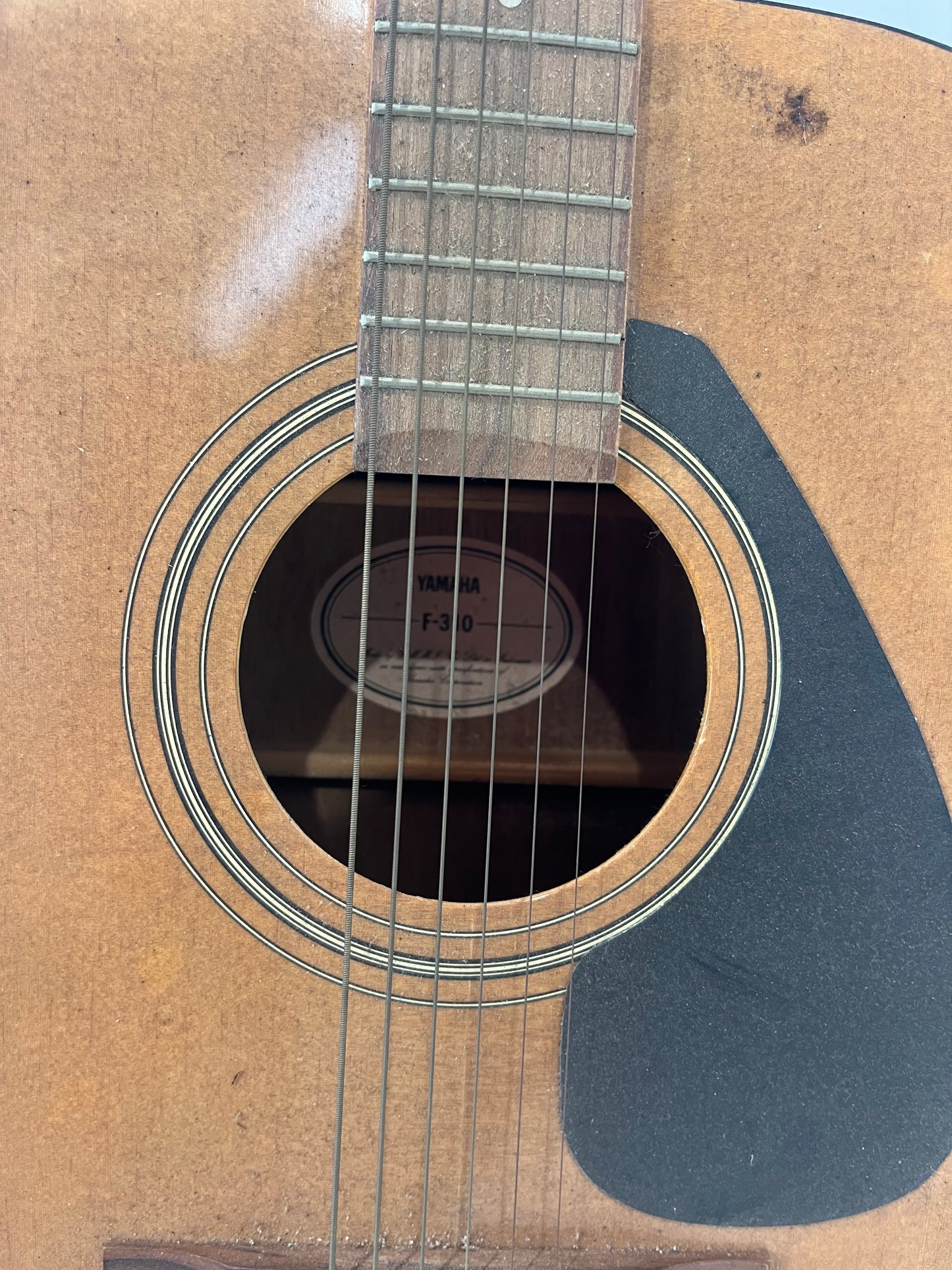 Yamaha Acoustic Guitar (Pre-loved)