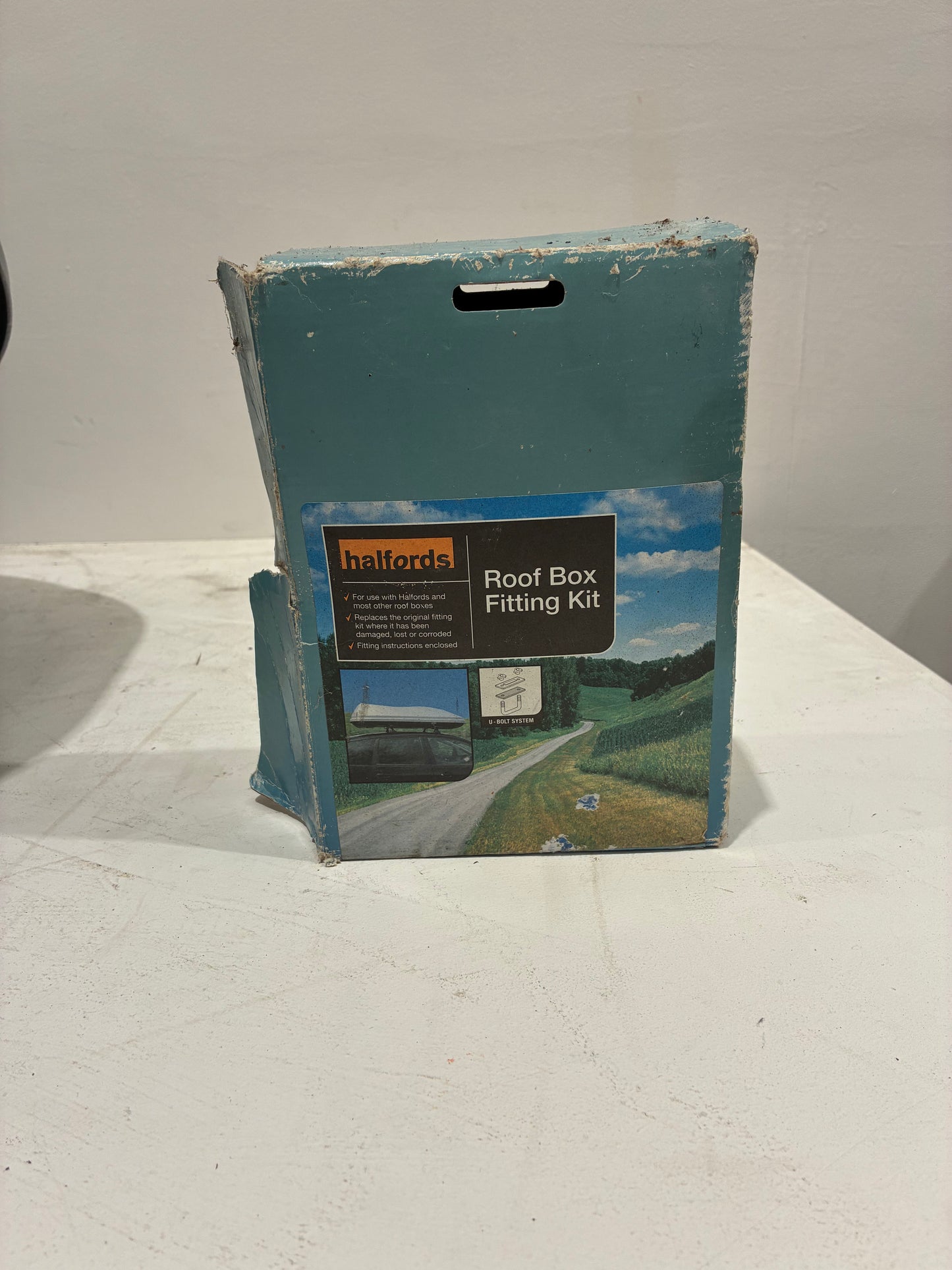 Halfords Roof Box & Fitting Kit (Pre-loved)