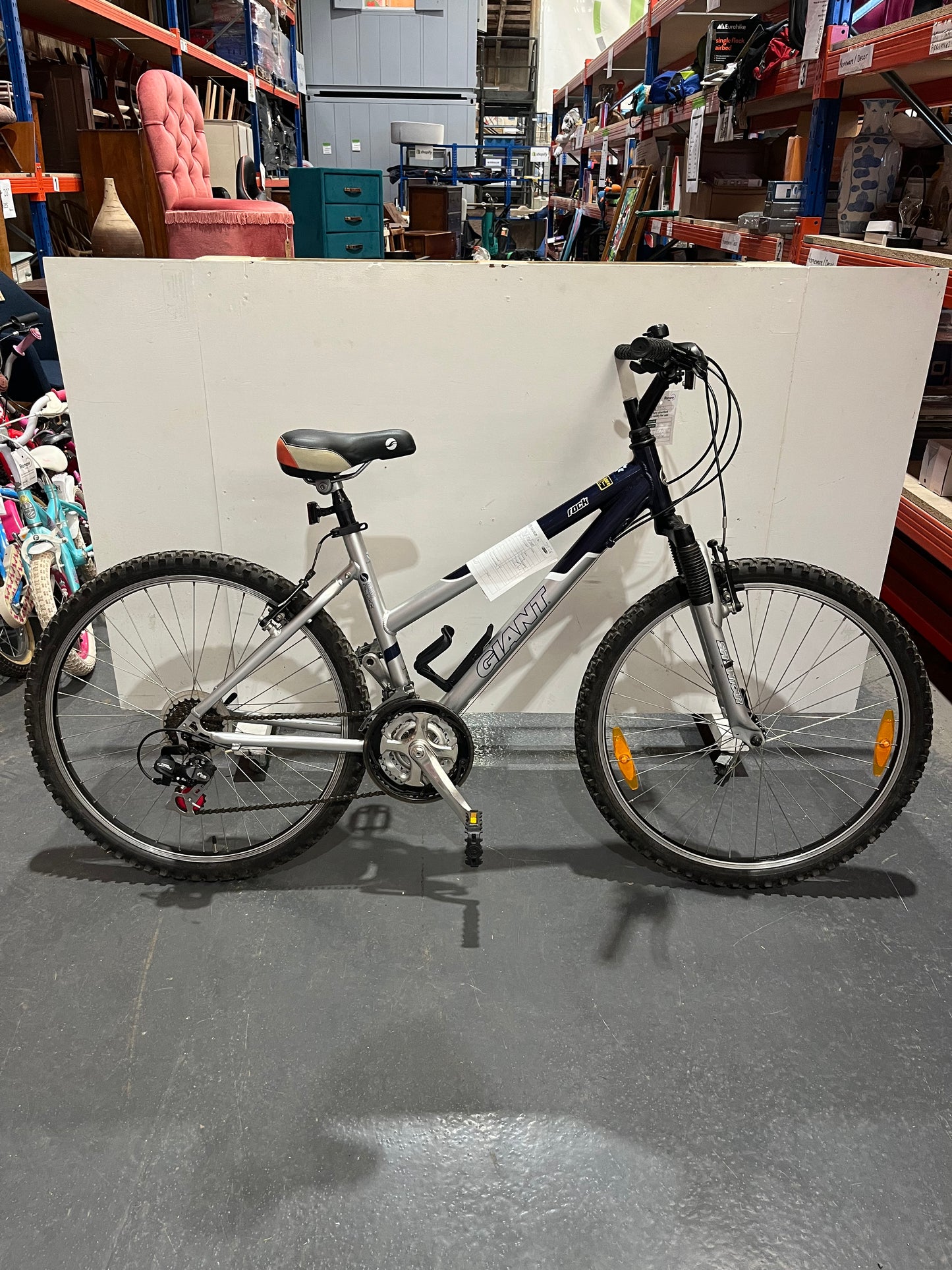 Giant Blue Silver 26" Bike (Pre-Loved)