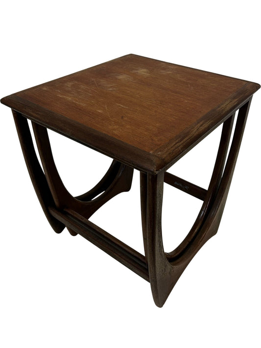 Pair of Wooden Nesting Tables Brown Side Tables Traditional Style (Pre-Loved)