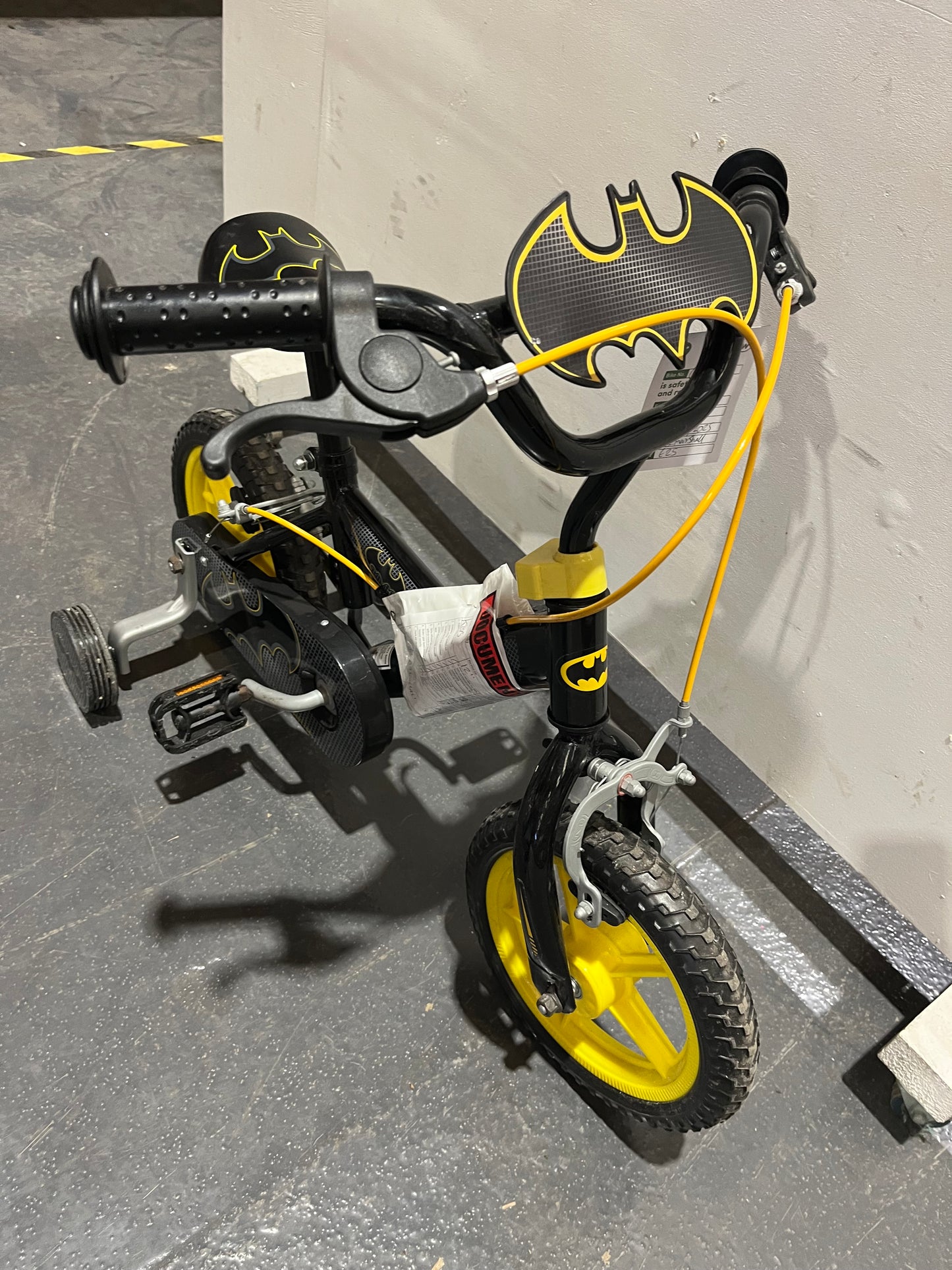 Batman Black Yellow 12” Children’s Bike With Stabilisers (Pre-Loved)