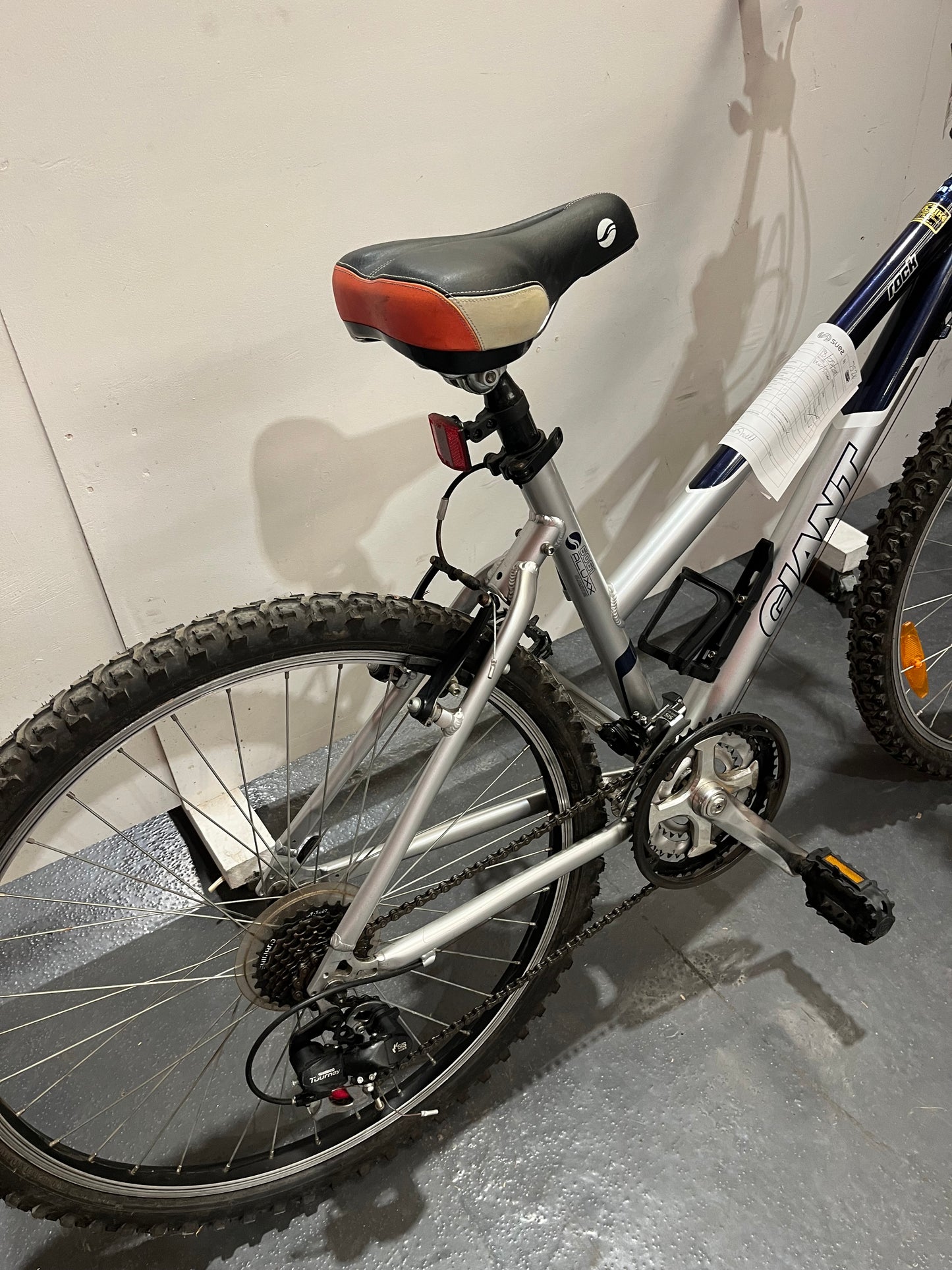 Giant Blue Silver 26" Bike (Pre-Loved)