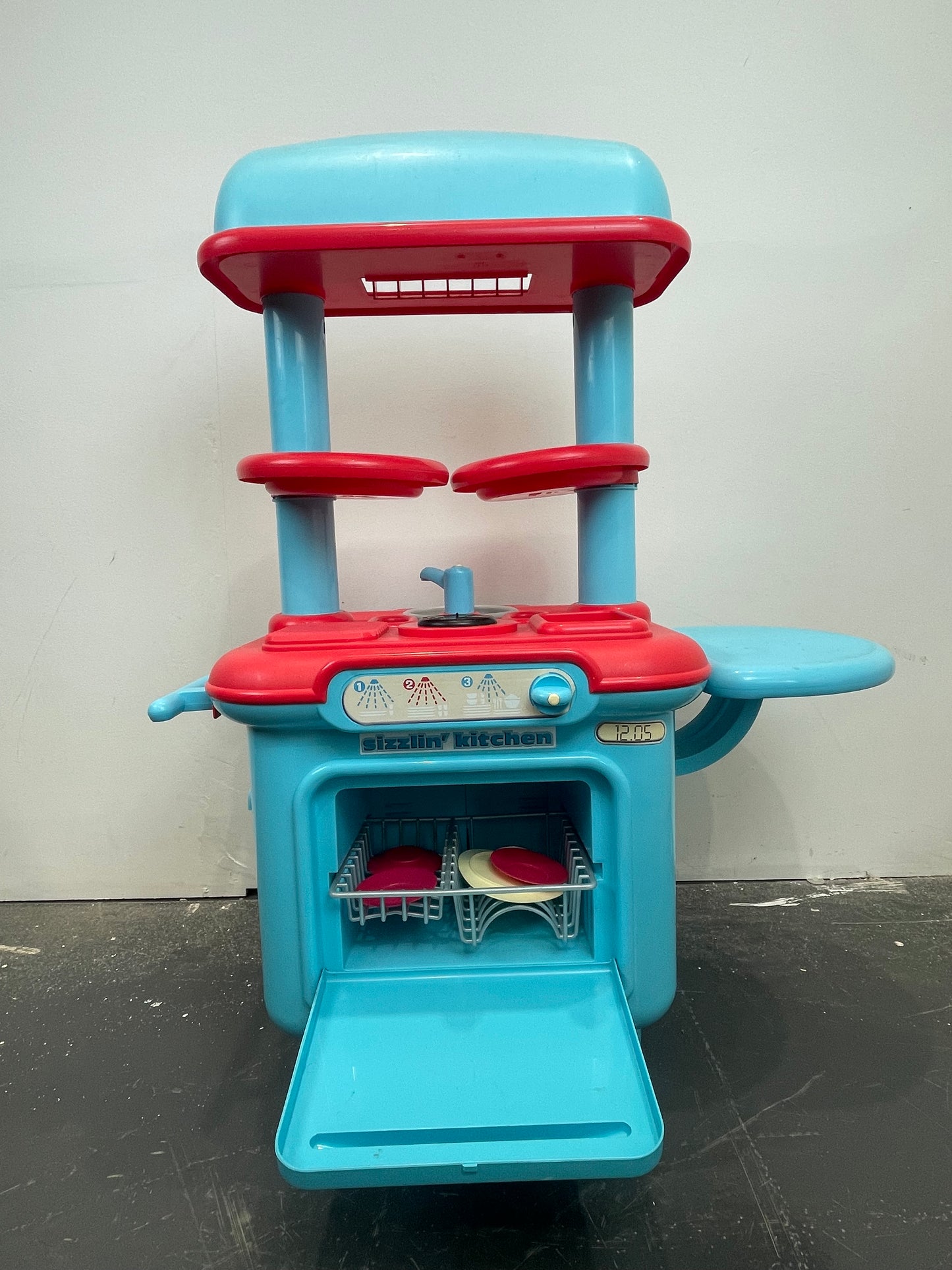 Children’s Blue/Red Toy Kitchen (Pre-loved)