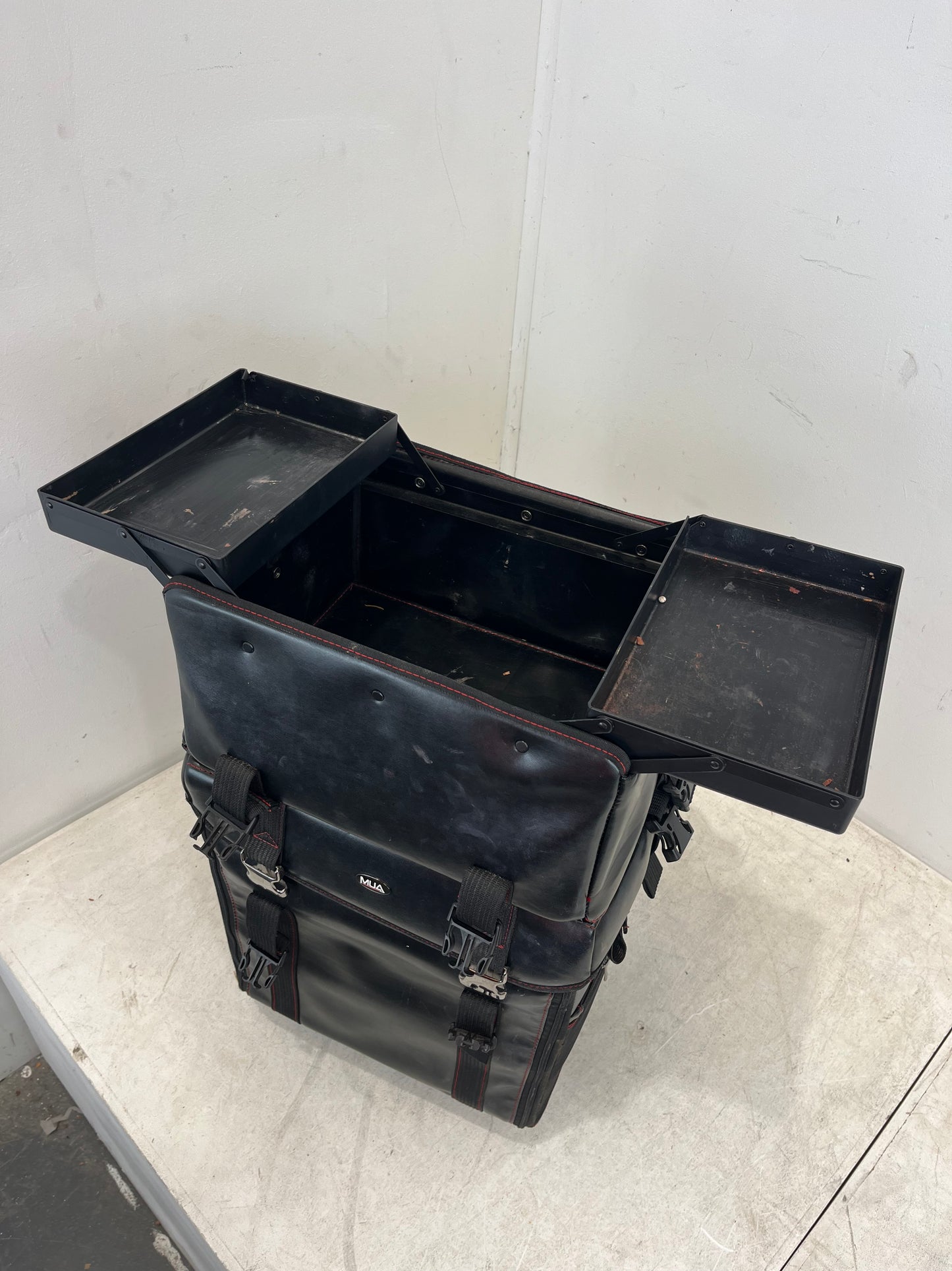 MUA 2-In-1 Rolling Makeup Train Case (Pre-Loved)