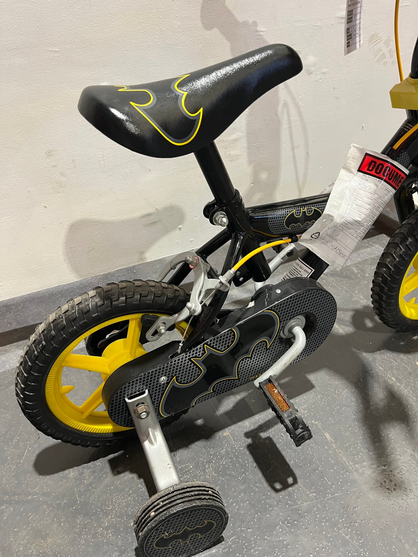 Batman Black Yellow 12” Children’s Bike With Stabilisers (Pre-Loved)