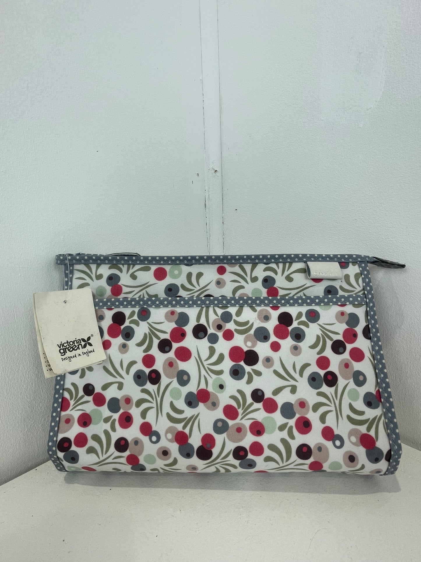 Victoria Green Wash Bag & Cosmetic Pouch (New)