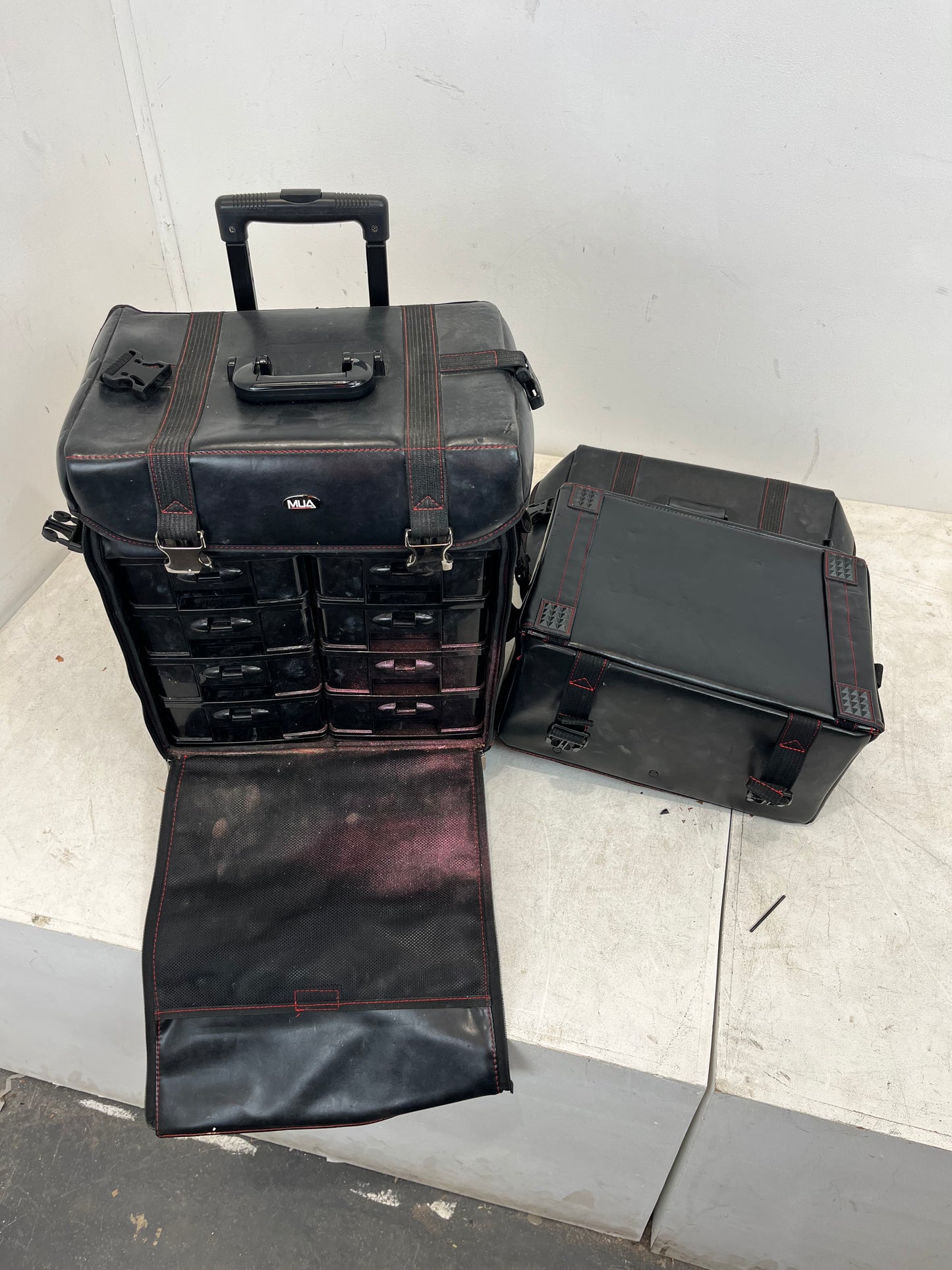 MUA 2-In-1 Rolling Makeup Train Case (Pre-Loved)