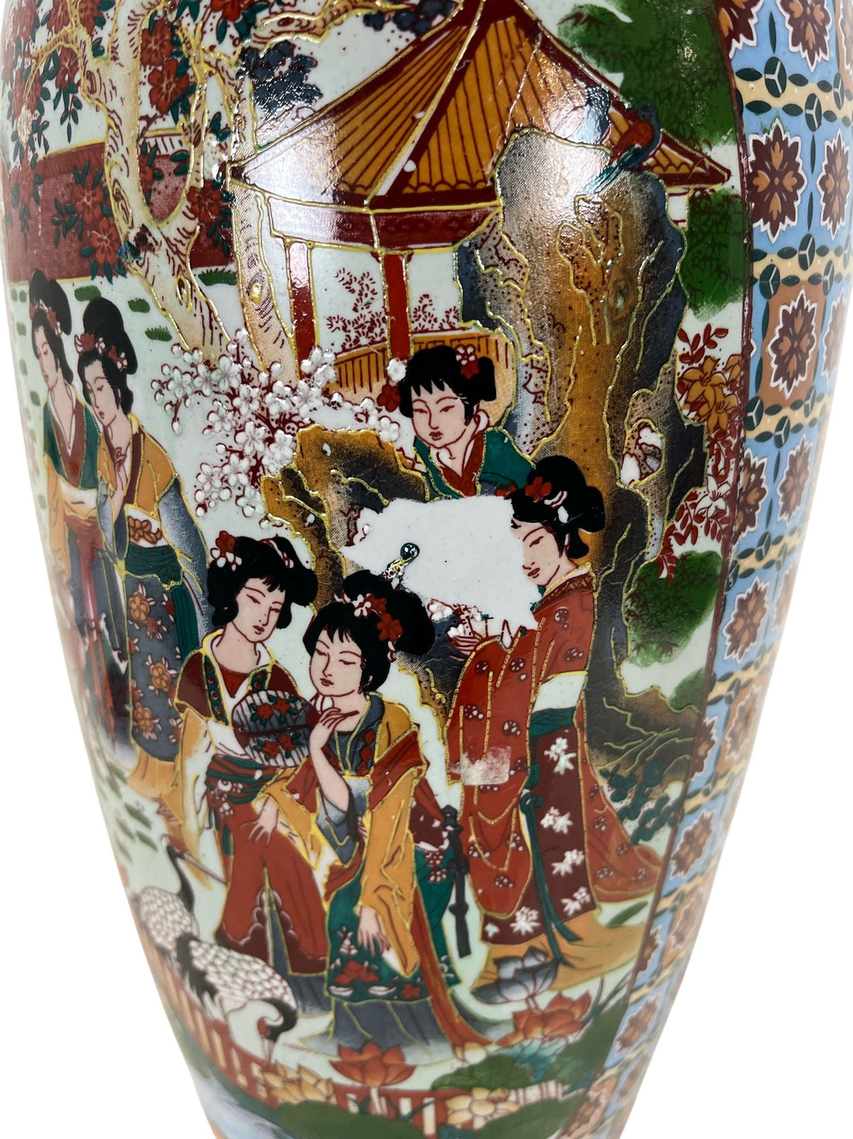 Decorative Oriental Chinese Vase (Pre-Loved)
