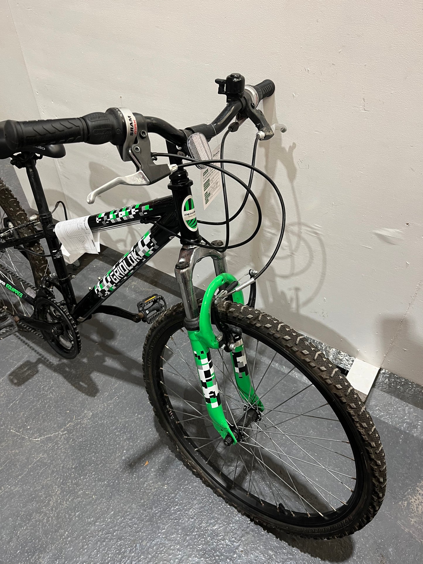Apollo Gridlock Black Green 24” Bike (Pre-Loved)