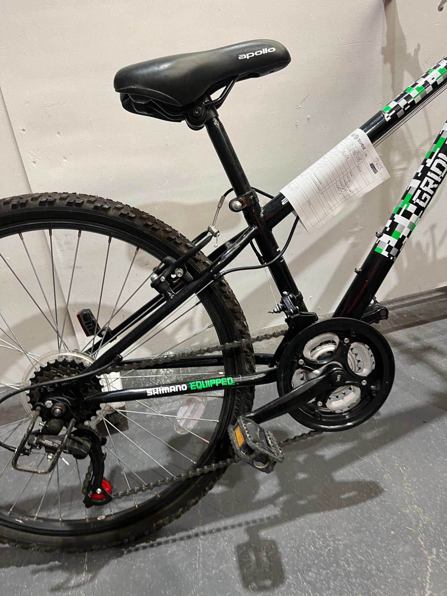 Apollo Gridlock Black Green 24” Bike (Pre-Loved)