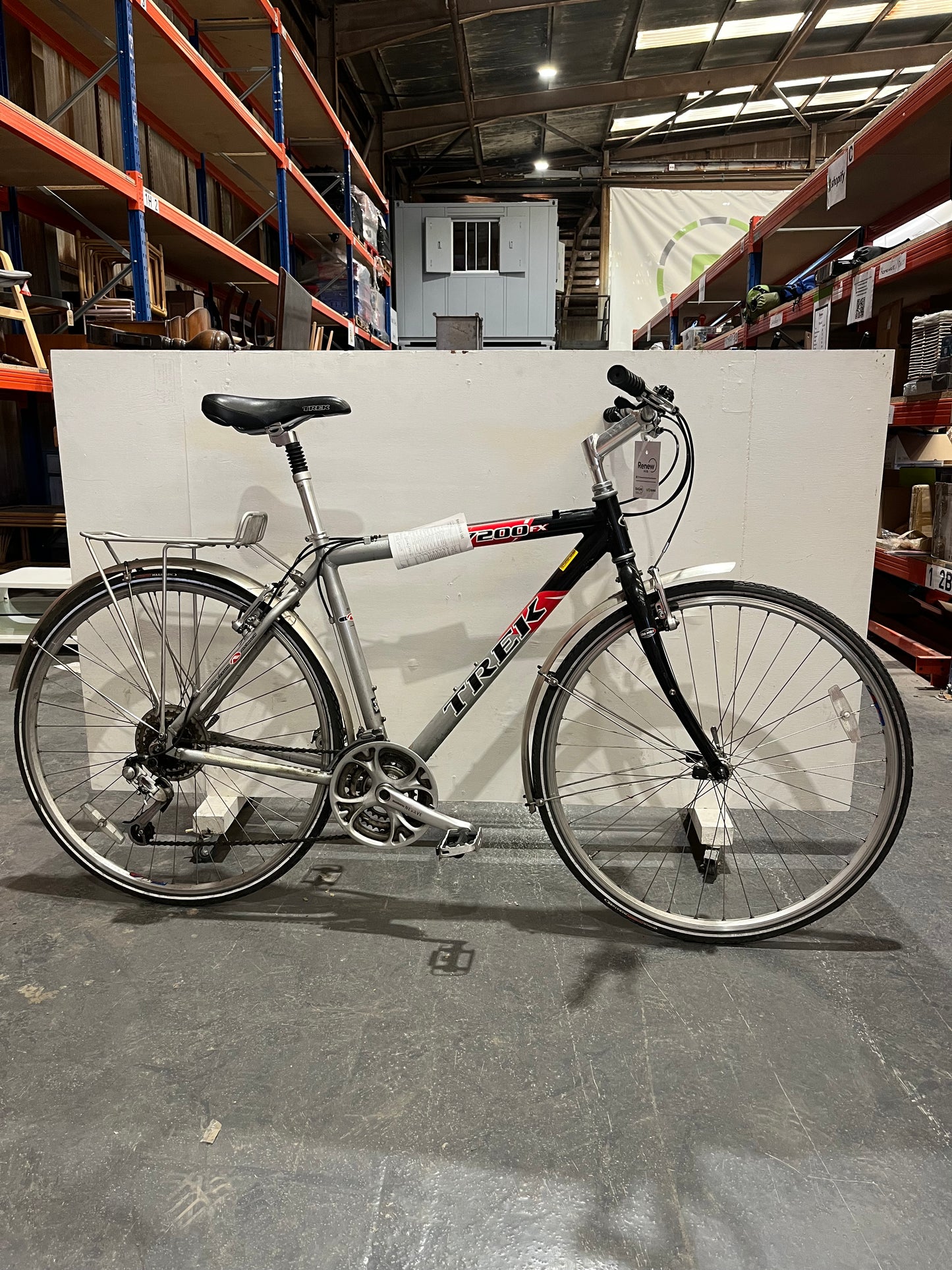 Trek Black Silver 700c Hybrid Bike (Pre-Loved)