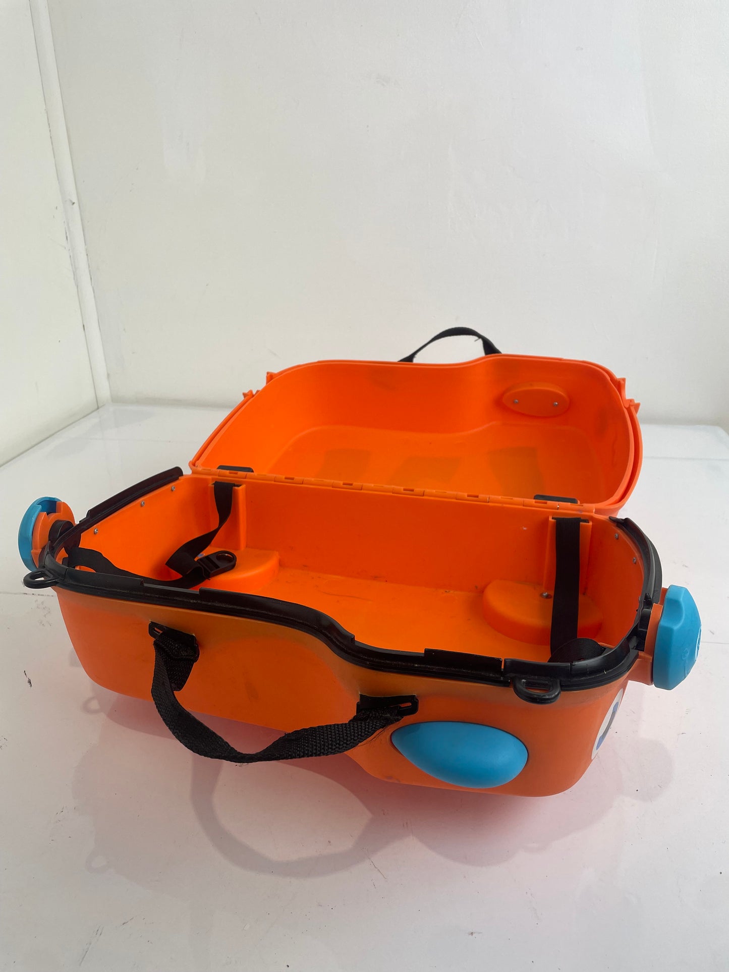 Kids Ride On Suitcase (Pre-Loved)