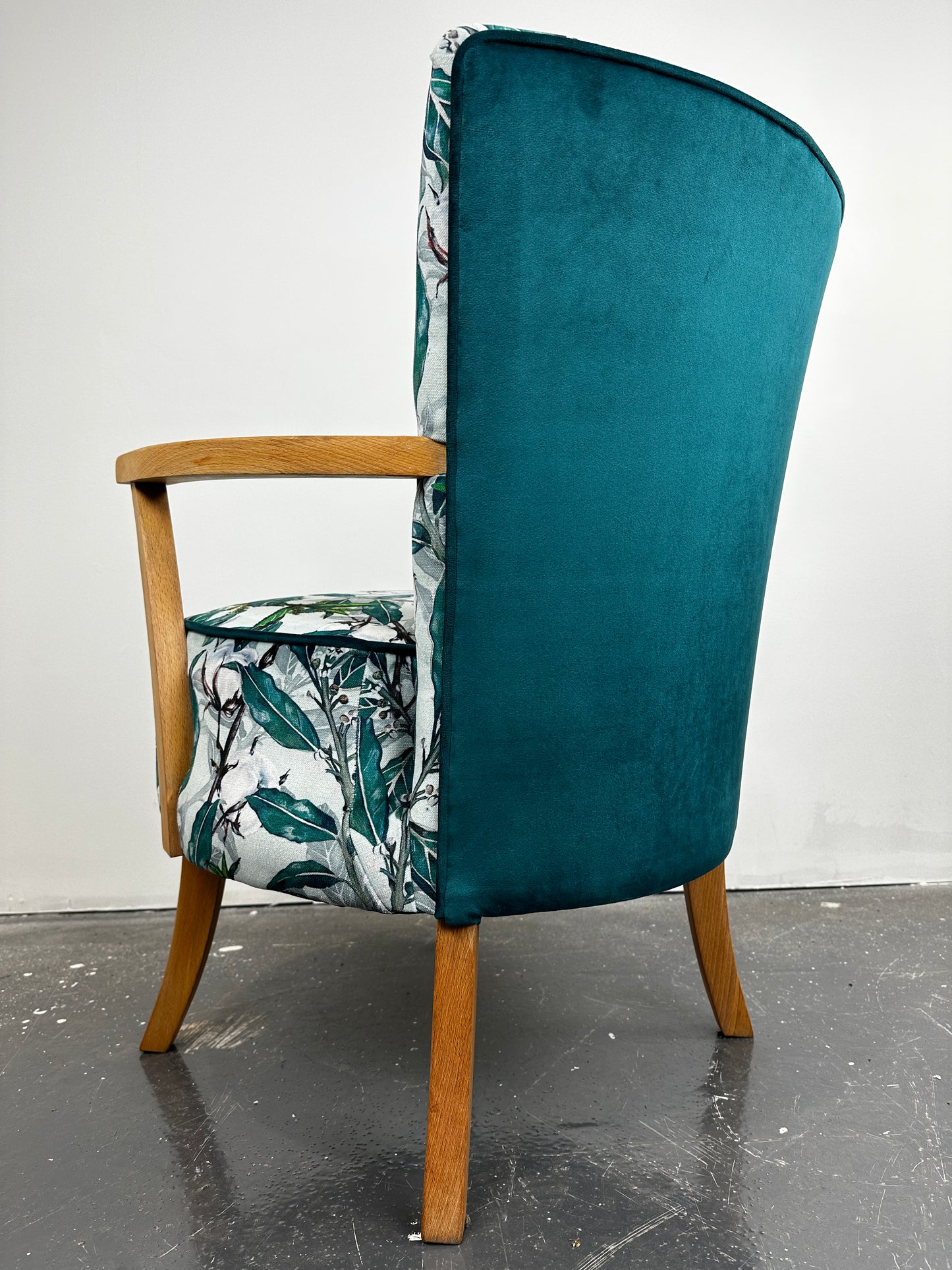 Upholstery Modern Cocktail chair workshop