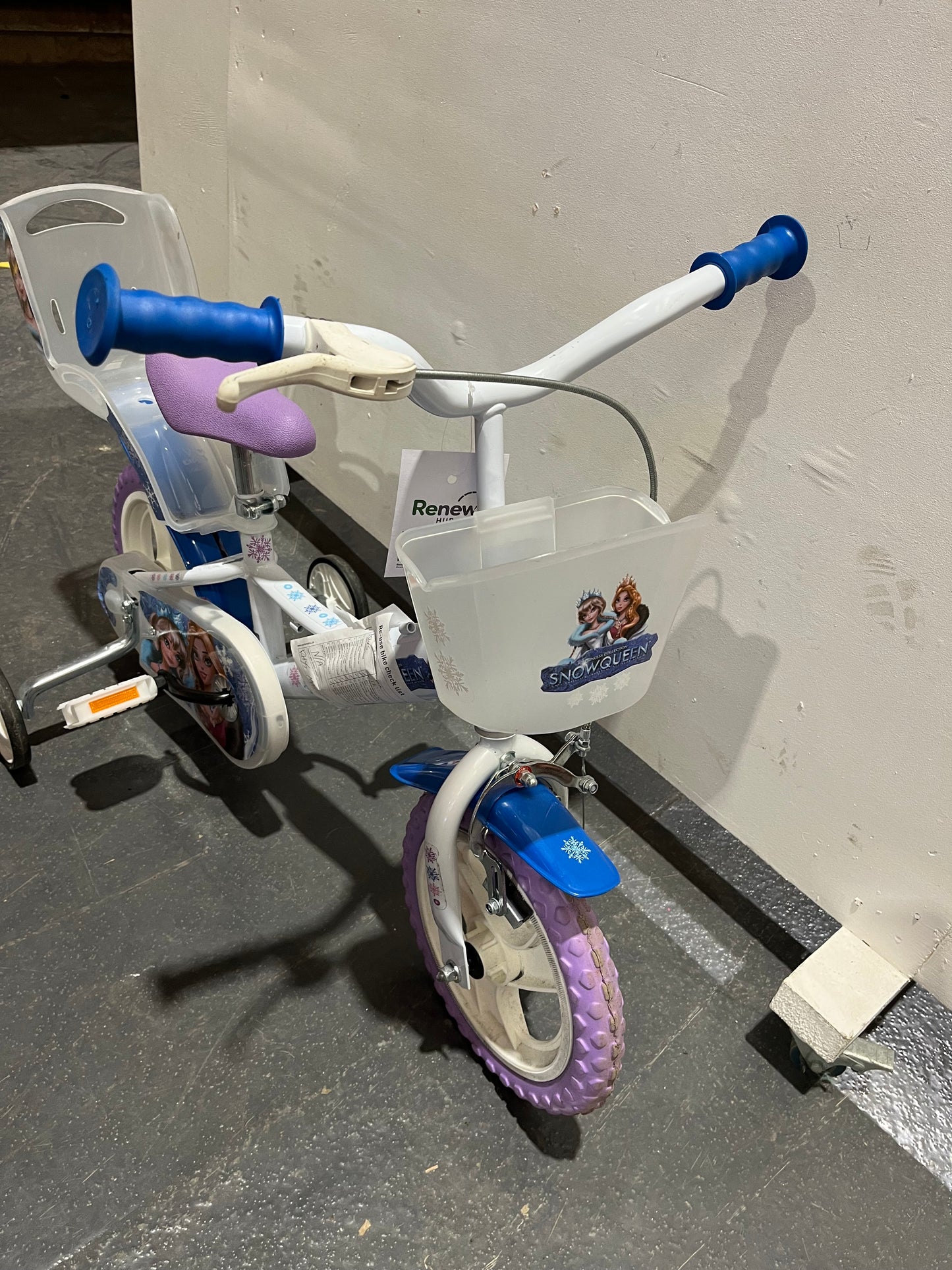 Snowqueen White 12” Children’s Bike With Stabilisers (Pre-Loved)