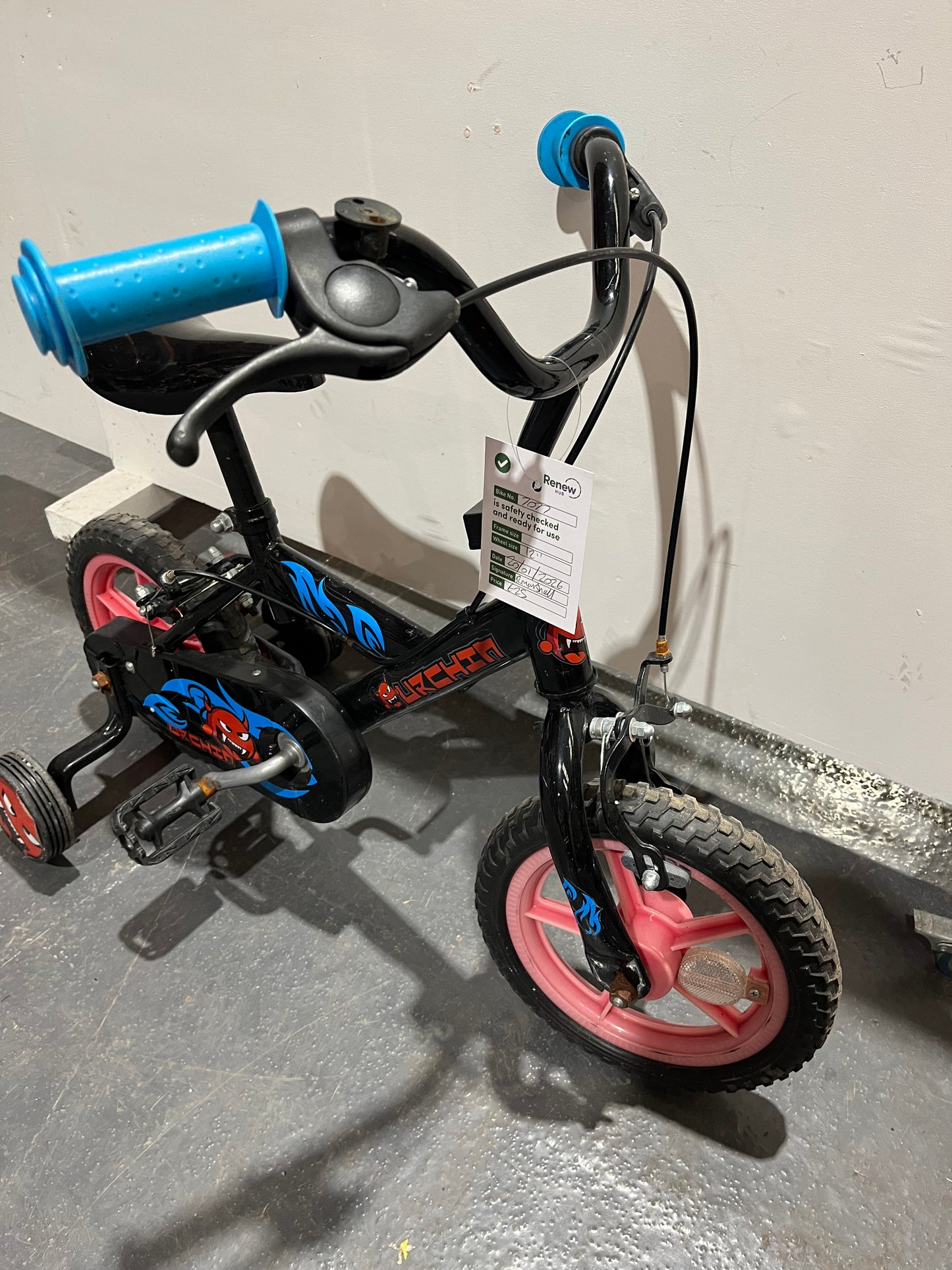 Urchin Black 12” Children’s Bike With Stabilisers (Pre-Loved)