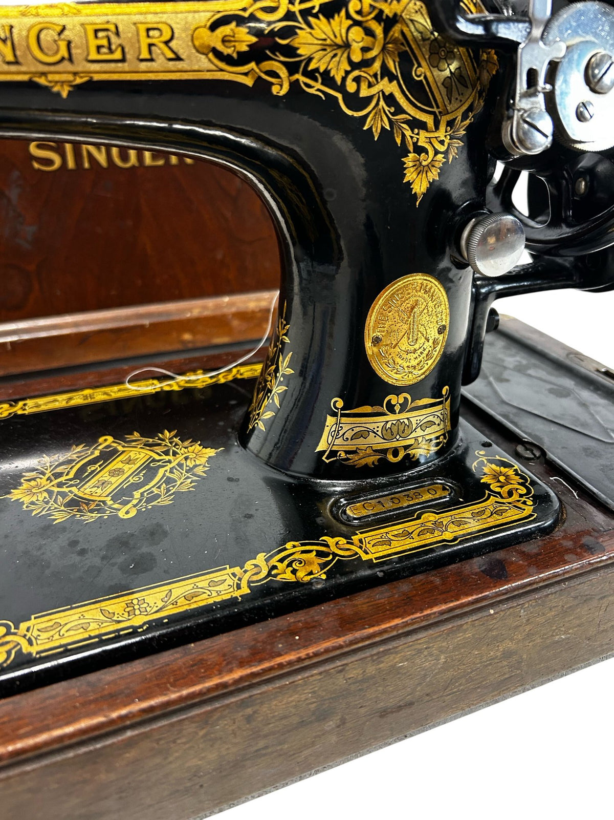 Vintage Singer Hand Crank Sewing Machine with Wooden Case (Pre-Loved)