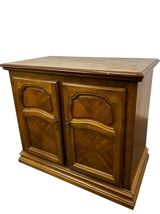 Traditional Two-Door Wooden Sideboard Cabinet Panelled Brown (Pre-Loved)