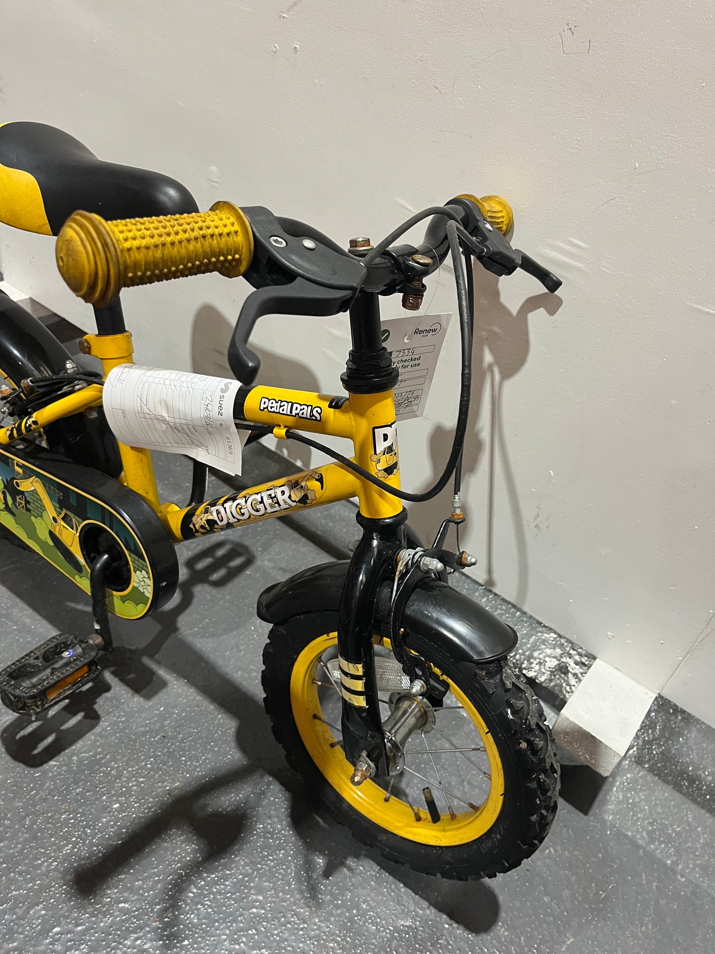 Digger Black And Yellow 12” Children’s Bike (Pre-Loved)