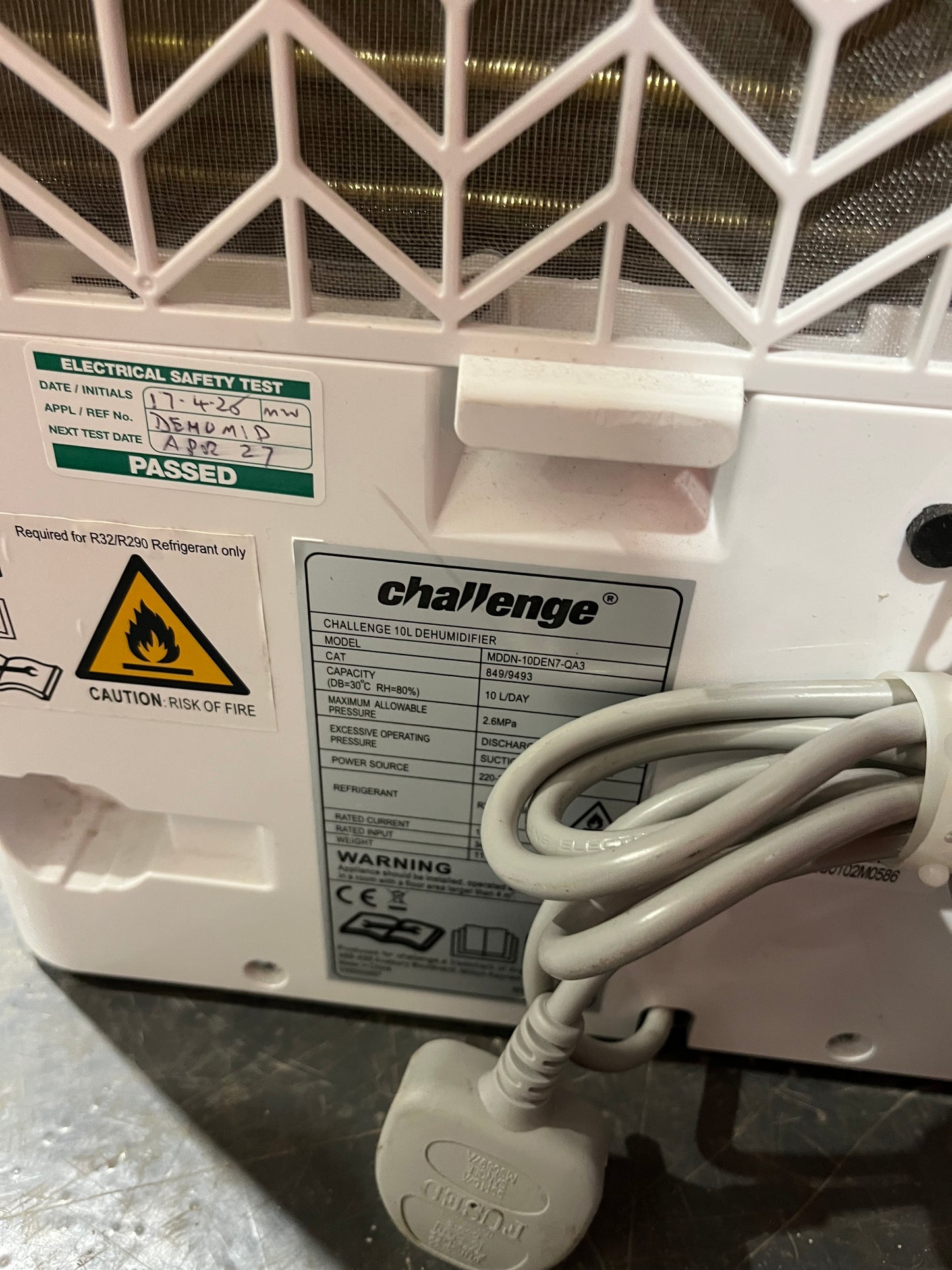 White Challenge 10L Dehumidifier (Pre-Loved)