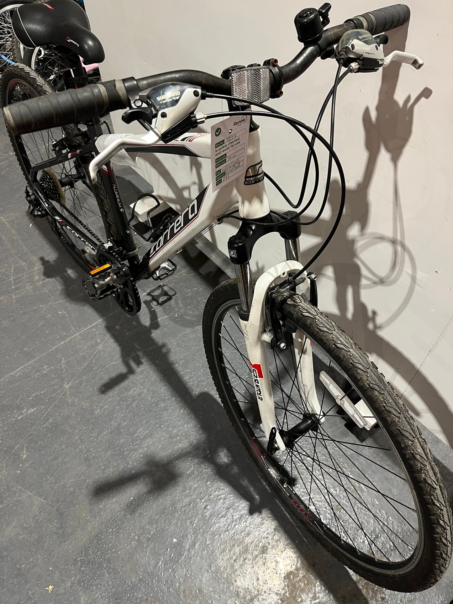 Carrera White Grey 700c Hybrid Bike (Pre-Loved)