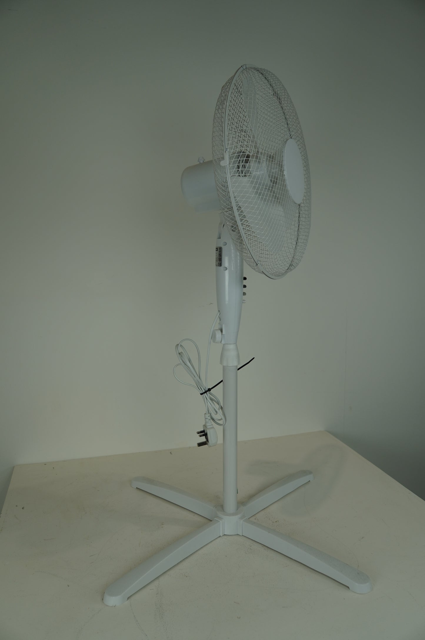 White Floor Fan (Pre-Loved)