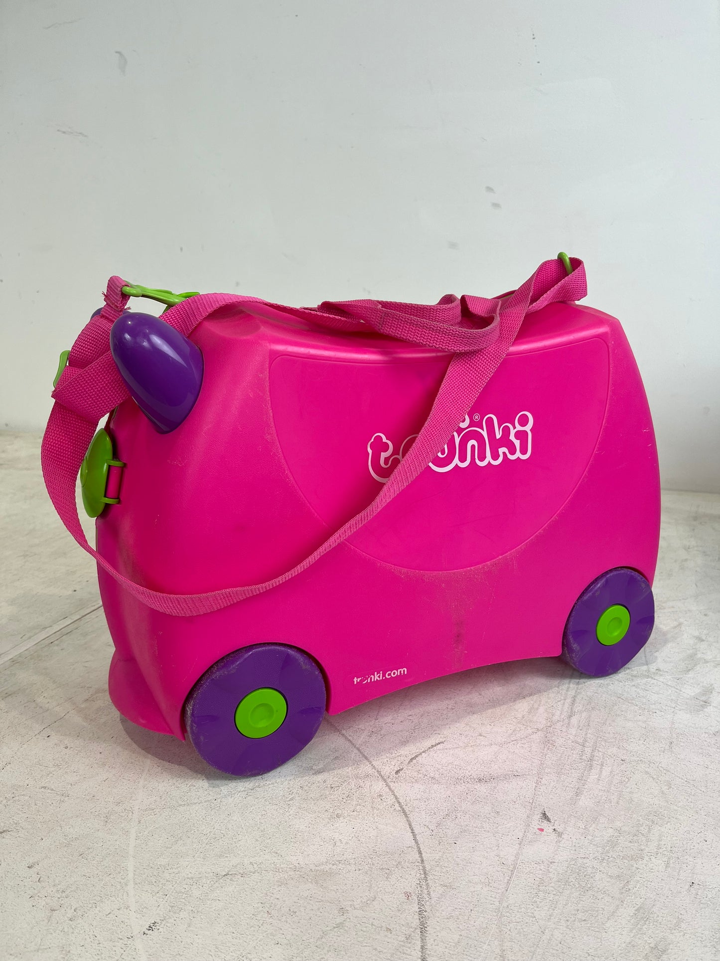Trunki Hot Pink Ride On Pre-Loved)