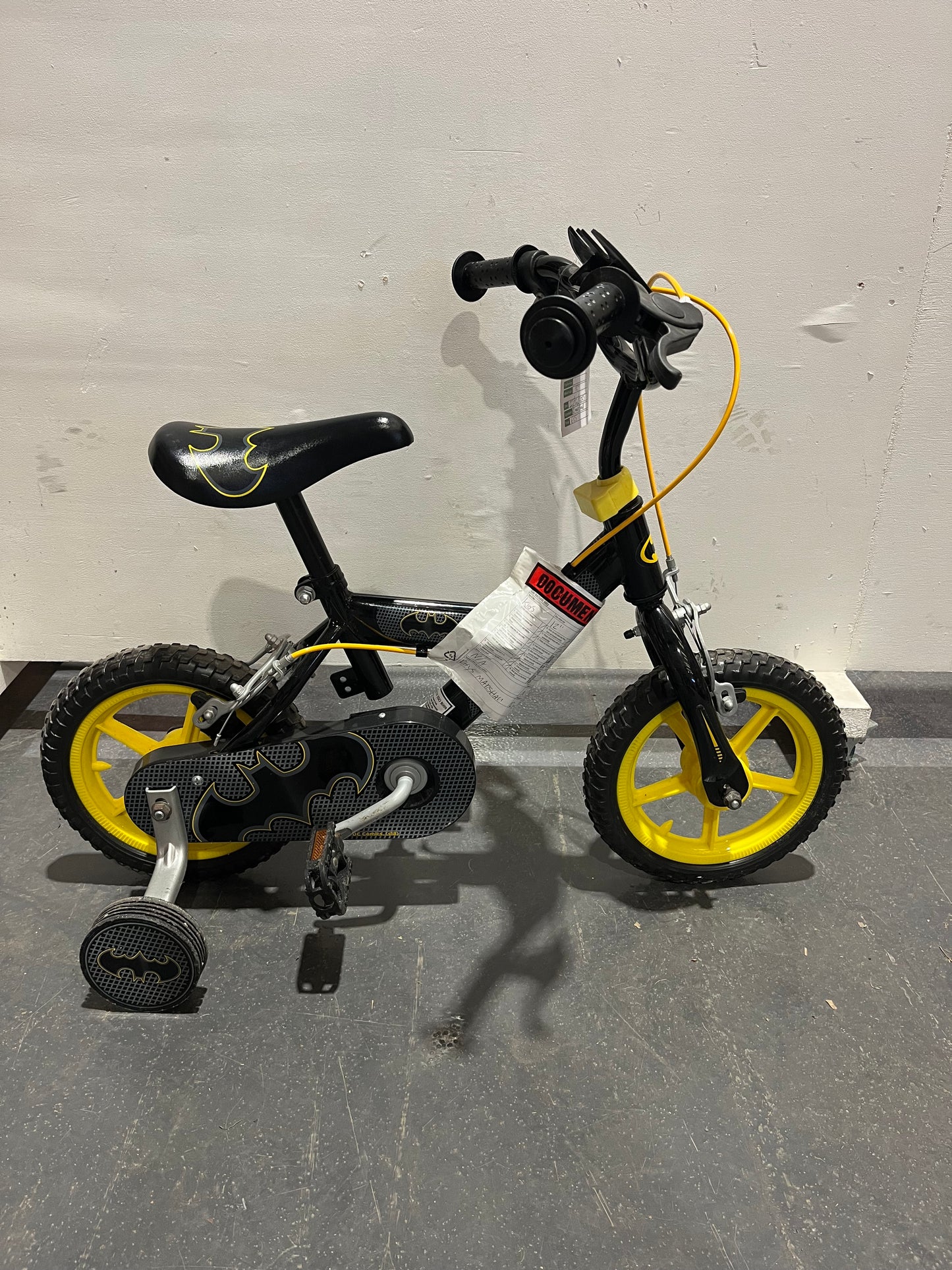 Batman Black Yellow 12” Children’s Bike With Stabilisers (Pre-Loved)