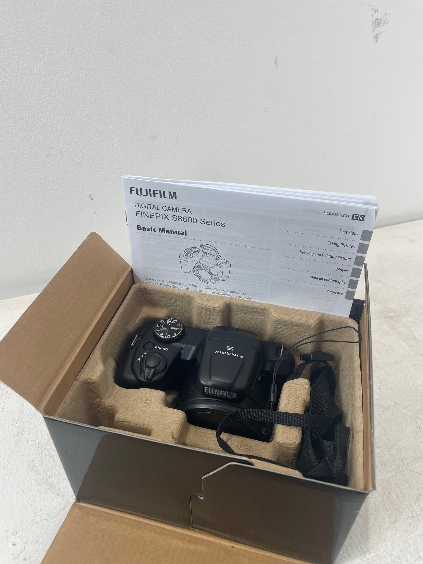 Fujifilm Finepix S8 650 (Pre-Loved)