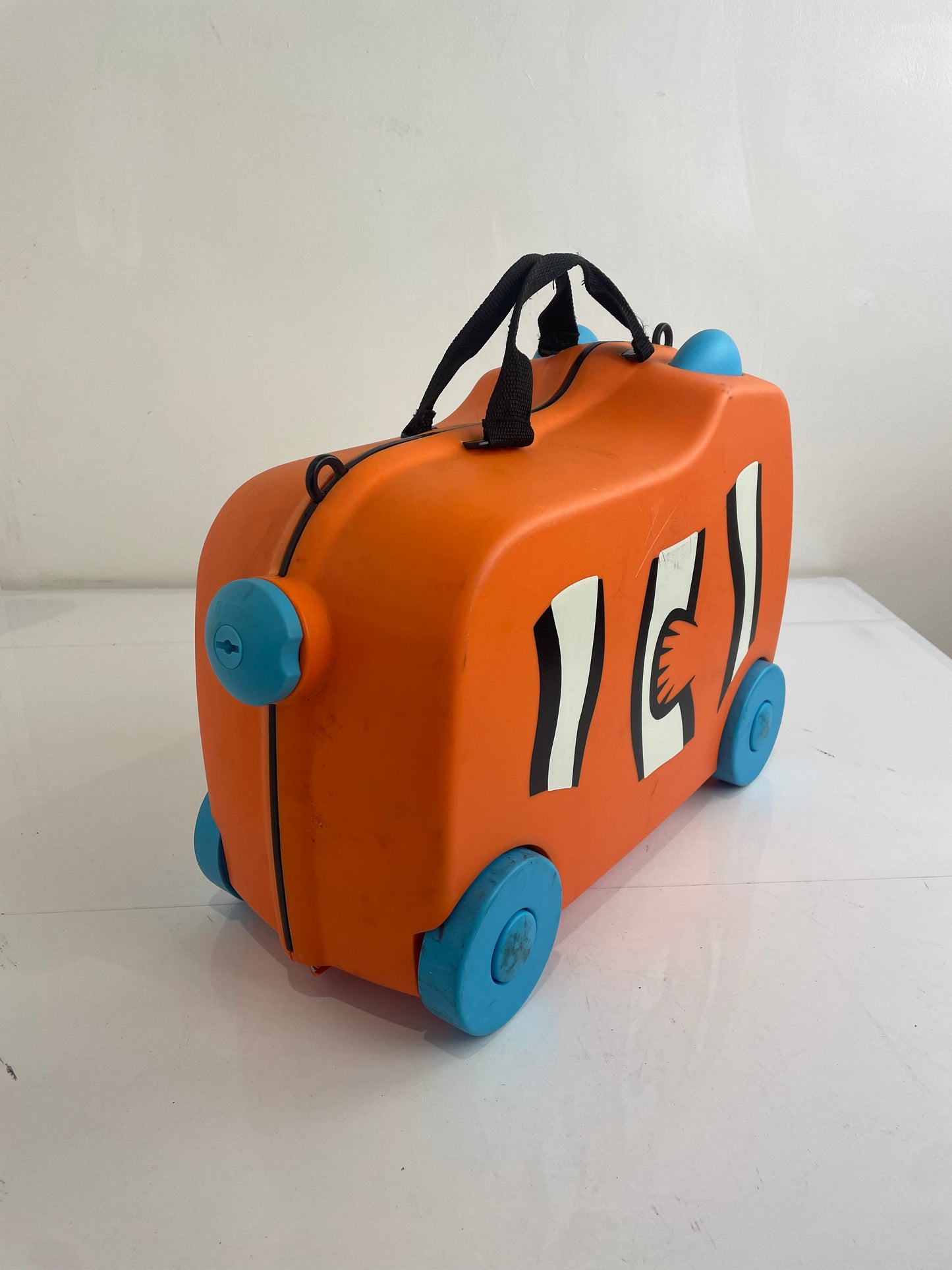 Kids Ride On Suitcase (Pre-Loved)