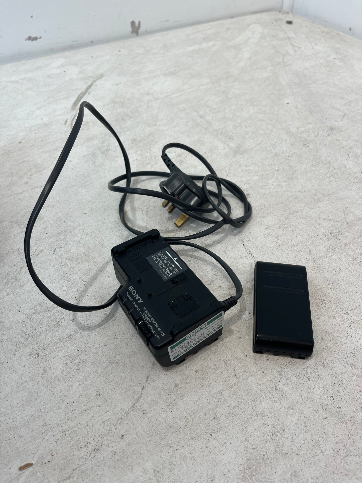 Sony Video 8 Handycam CCD-FX200E/FX270E Video Camera Recorder Camcorder (Pre-Loved)