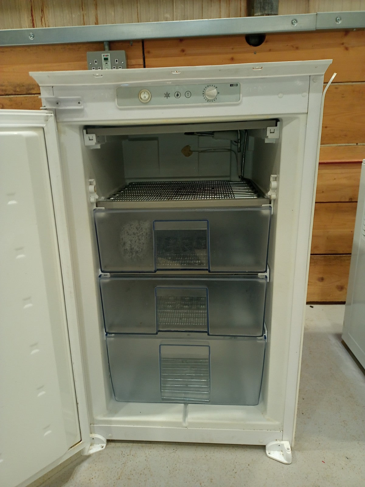 Baumatic BV12.3A Under Counter Freezer (Pre-loved)