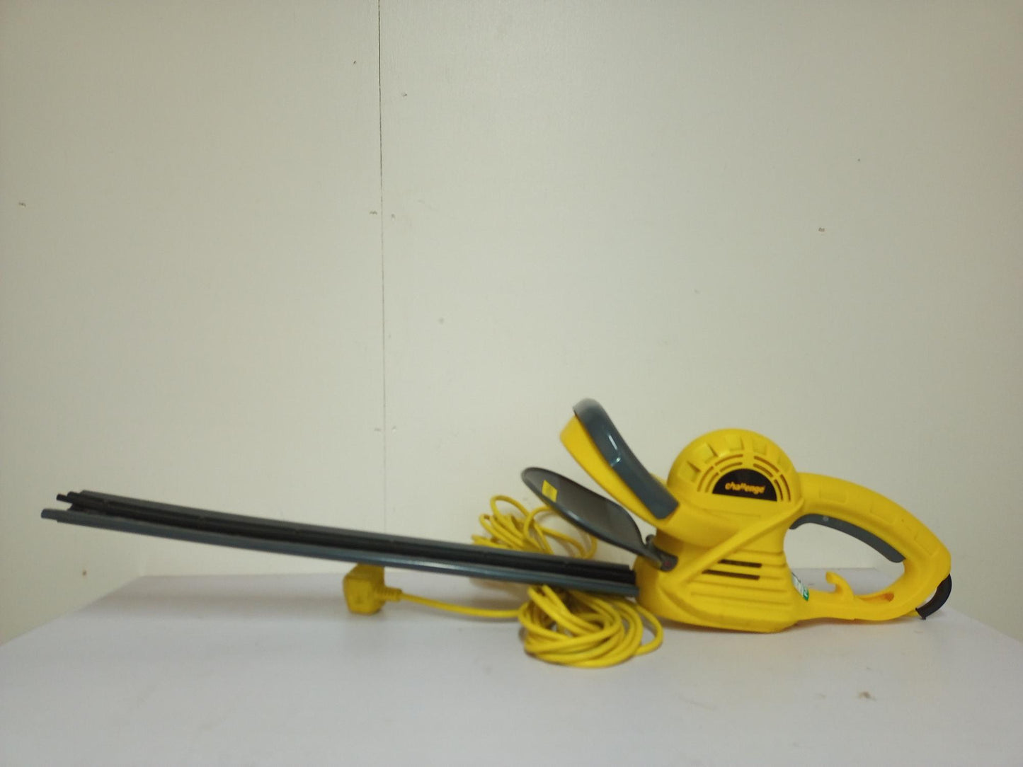 Challenge Hedge Cutter (Pre-loved)