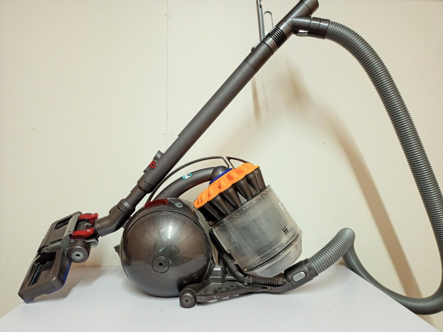 Dyson DC28 Vacuum (Pre-loved)