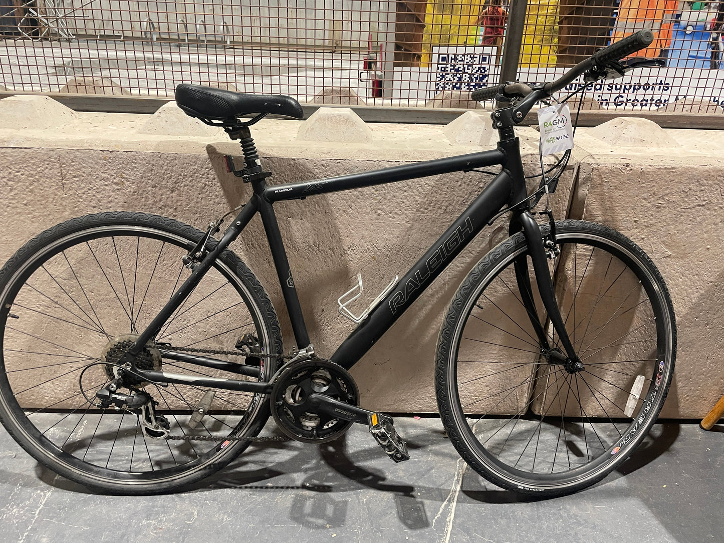Serviced Raleigh bike 700 c wheel 54cm frame Black (pre-loved) Renew Greater Manchester