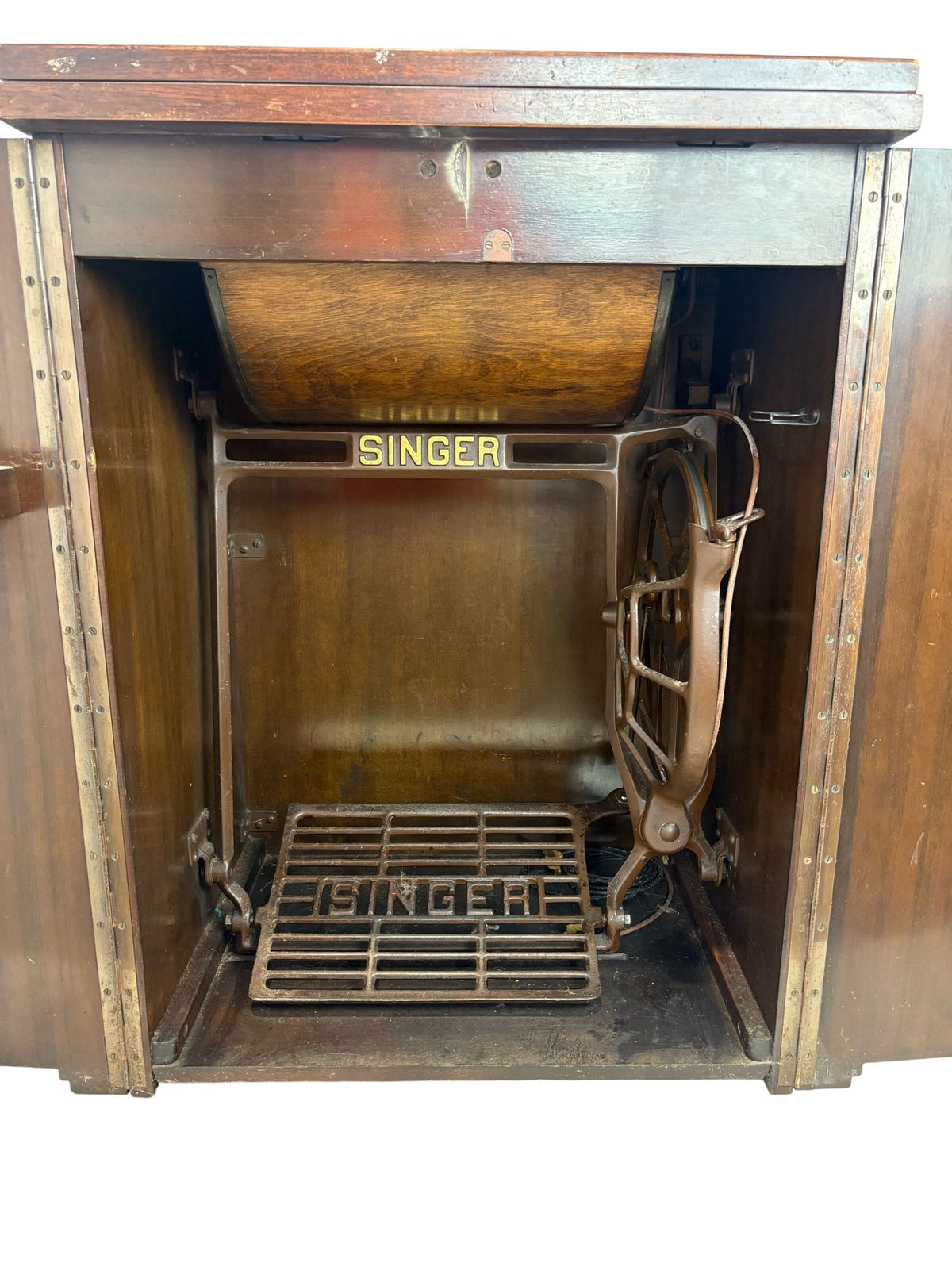 Singer Vintage Sewing Machine Cabinet (Pre-Loved)