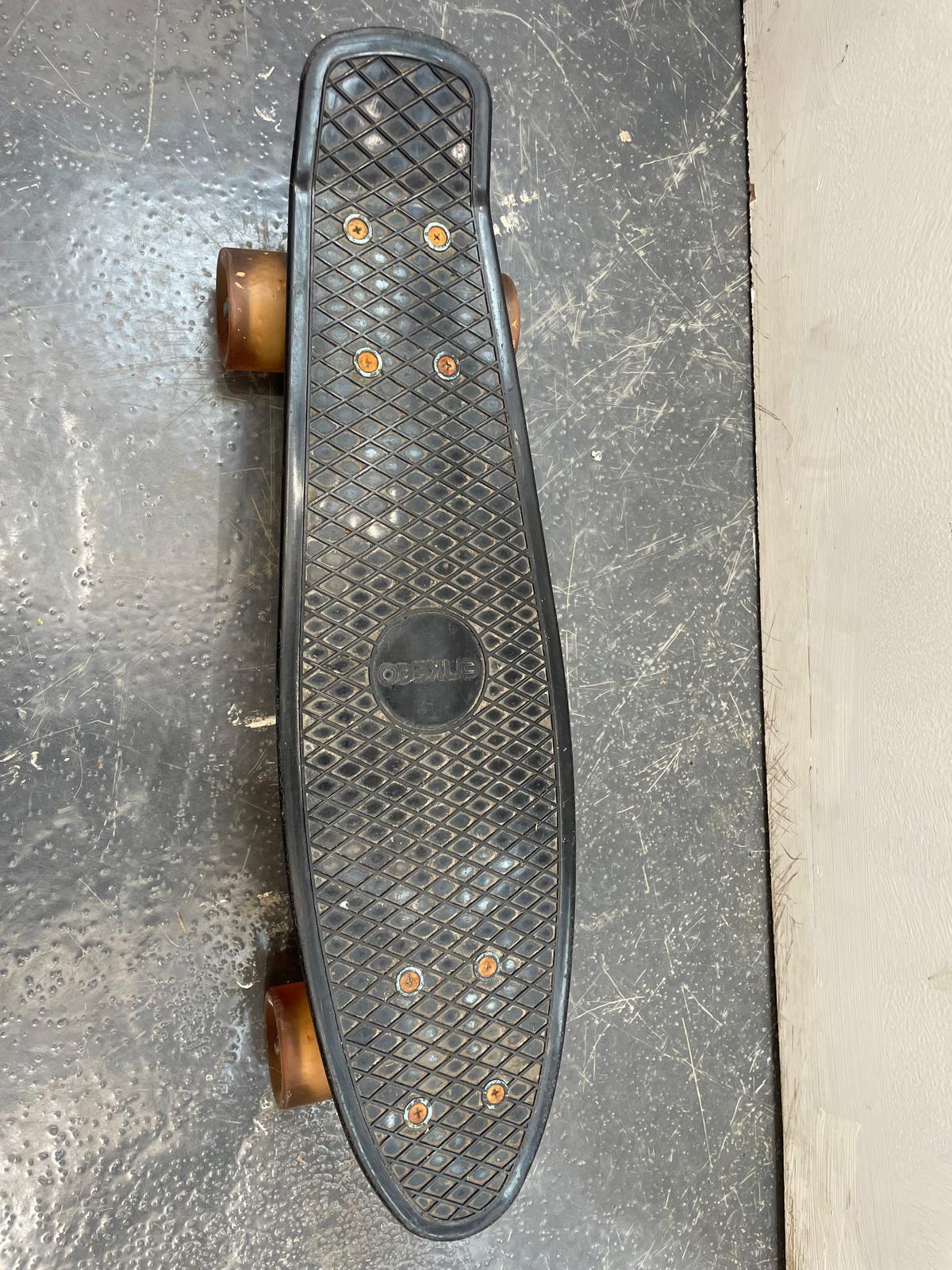 Black Skateboard (Pre-loved)