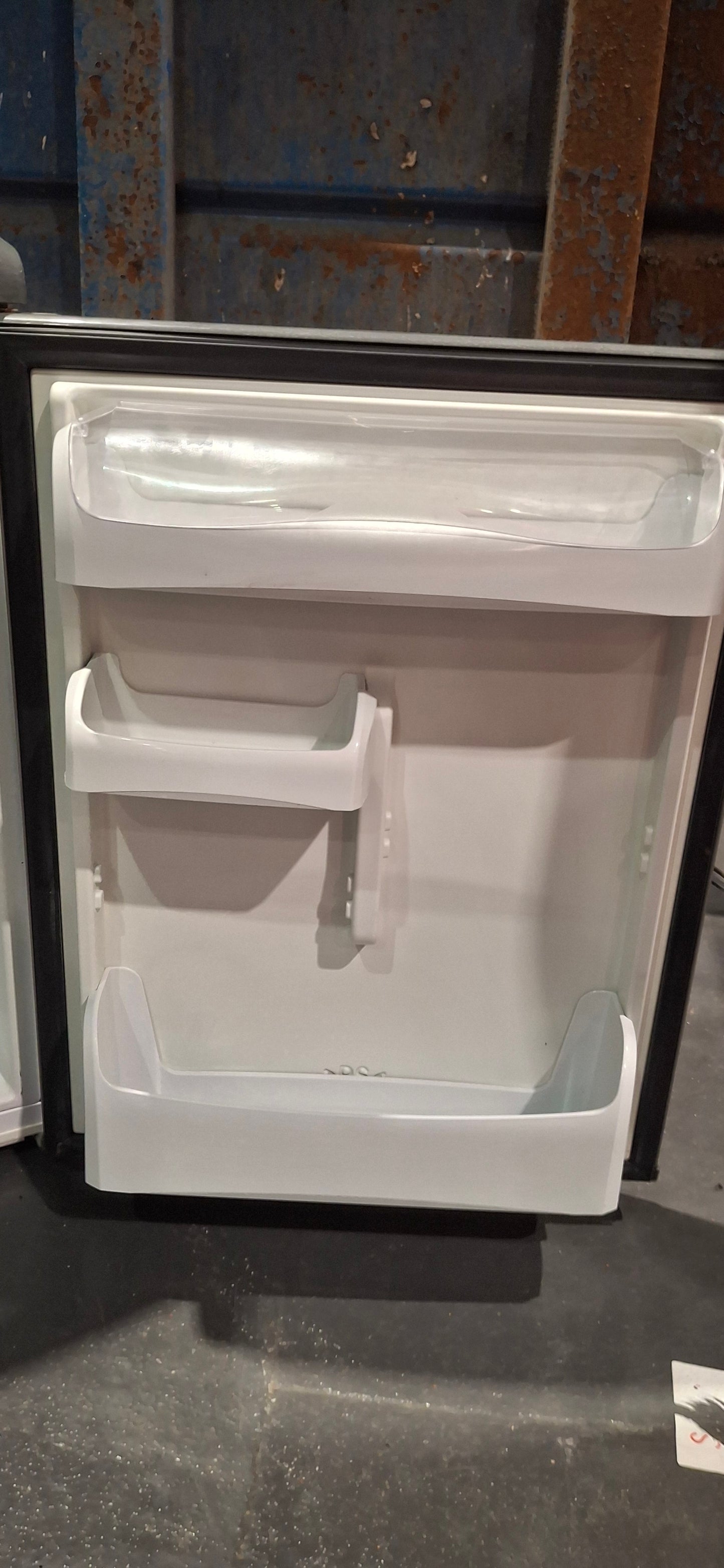 Hotpoint RLA36P1 Freestanding Fridge (pre-loved)