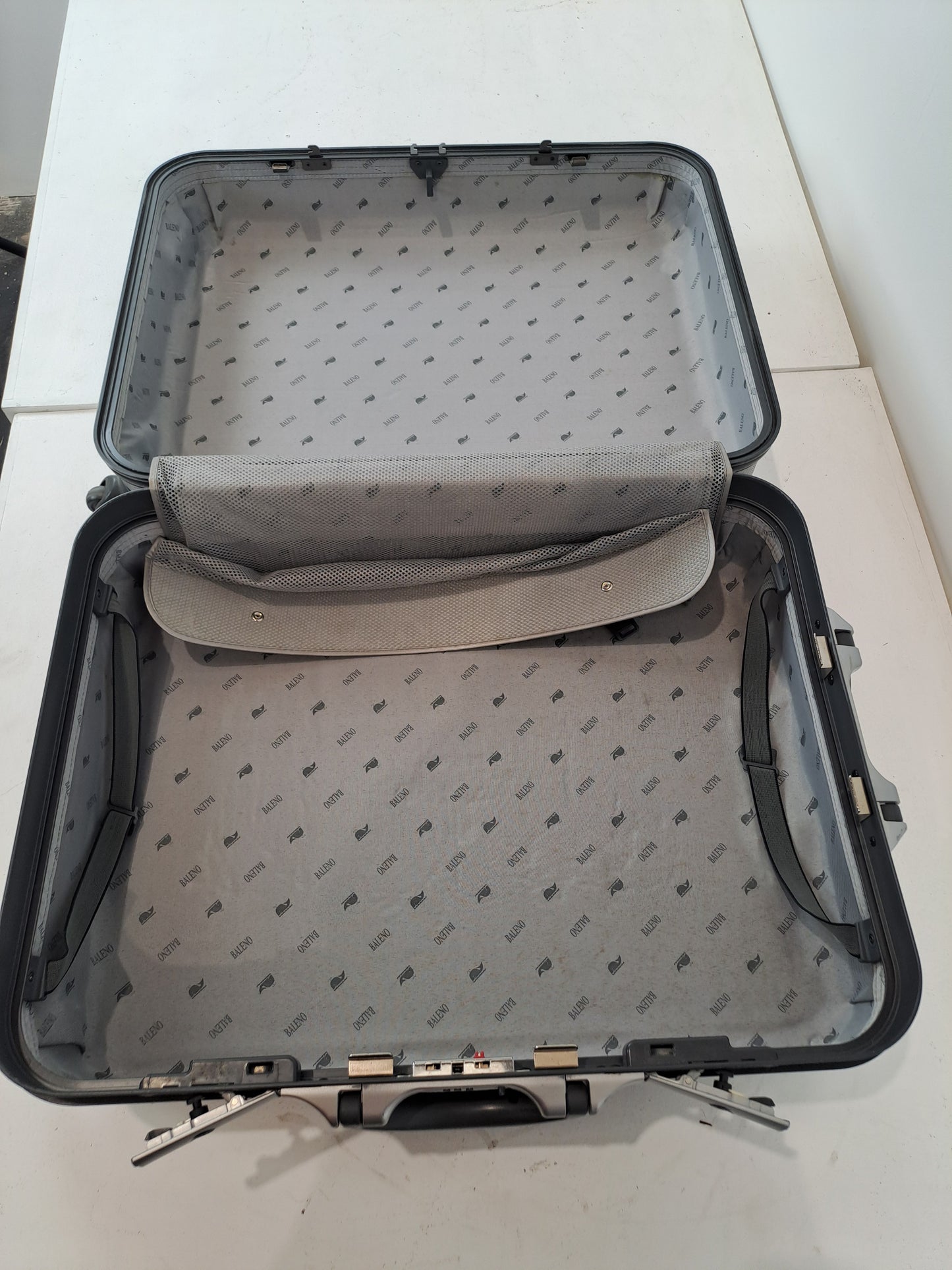 Large Travel Suitcase (Pre-loved)